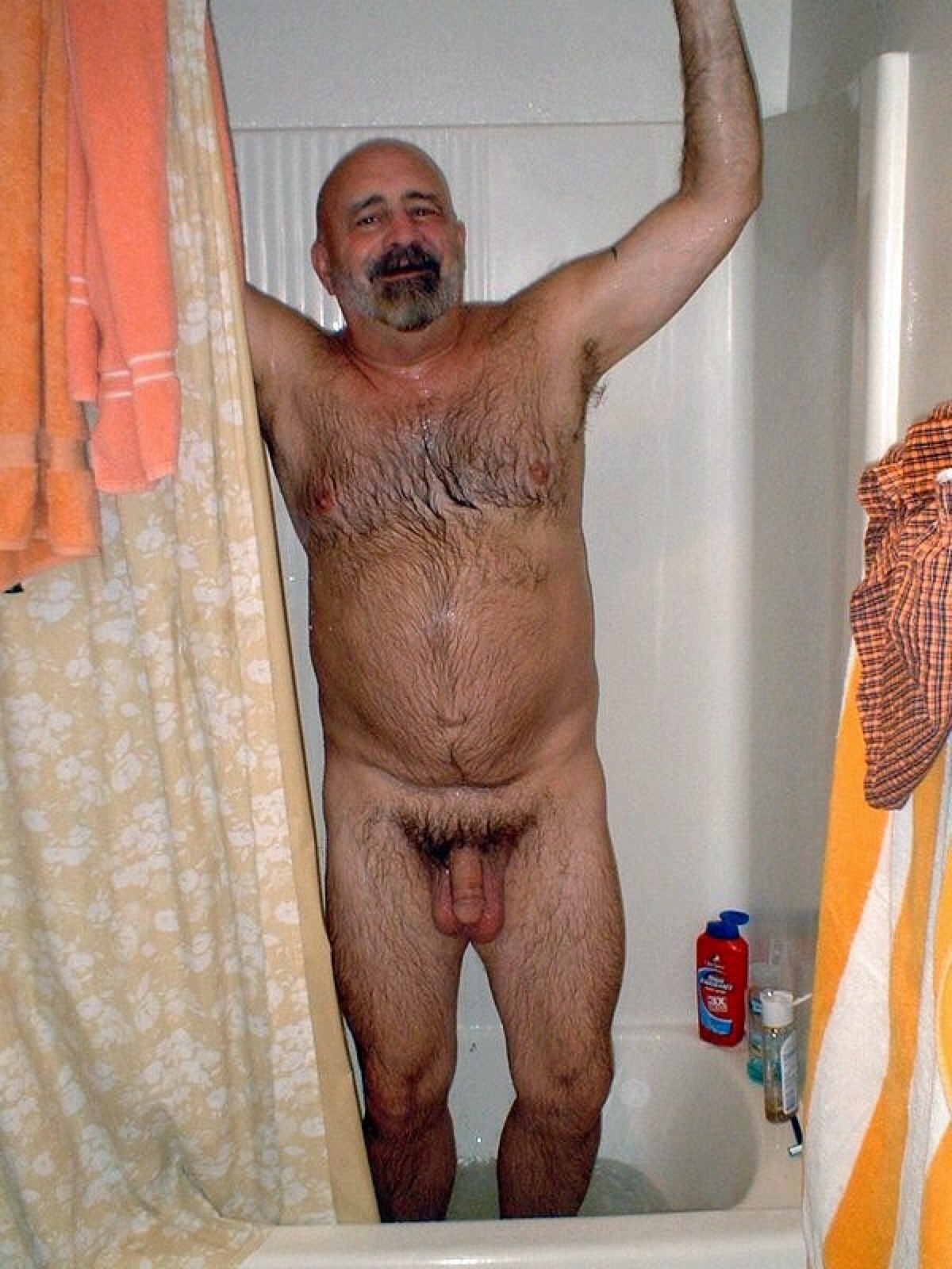 sunga31:  Delicious 🐾 😍 shower 🚿 daddy 🐾