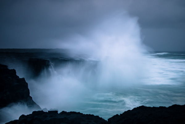 dotcore:  Crashing Waves.by Jan Erik Waider. 