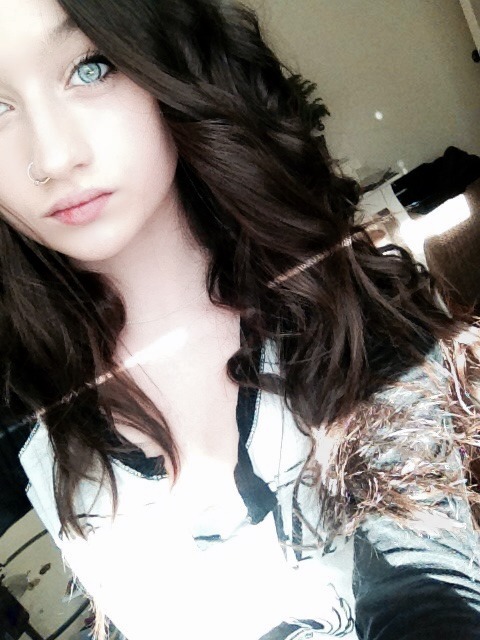 faeriye:  It looks like I have no pupil. 