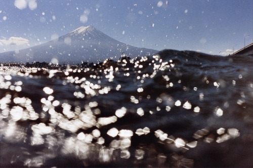 peterboyden:Asako Narahashi -“Half Awake, Half Asleep in the Water”2008