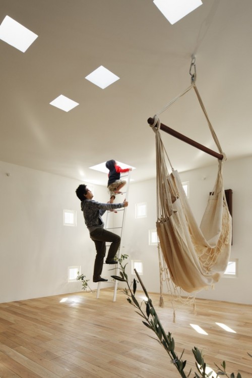 likeafieldmouse:  Takeshi Hosaka - Room Room (2011) The residents of Hosaka’s Room Room are a deaf couple and their two hearing-able children. The windows in its walls and ceilings serve as means of easy communication and visibility among the family.