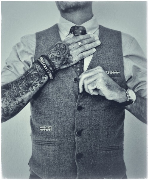 flashypants69: “Dressing well is a form of good manners.”  ~ Tom Ford.