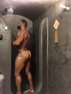 bigfatmalebutts:  Don’t miss his hot exclusive