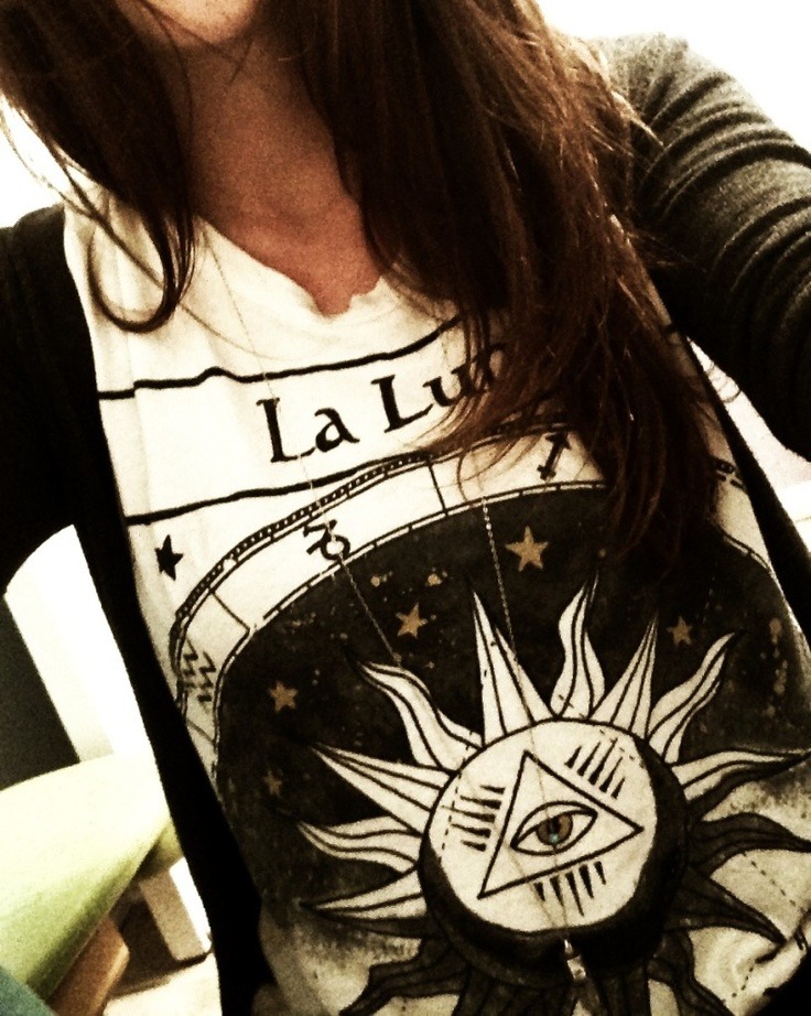 snow-snowwhite:  Hipster indie style vibe with me \ La lune Skull &amp; Sign