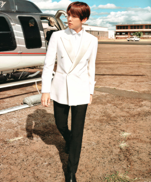 BAEKHYUN PRESENT ; Gift