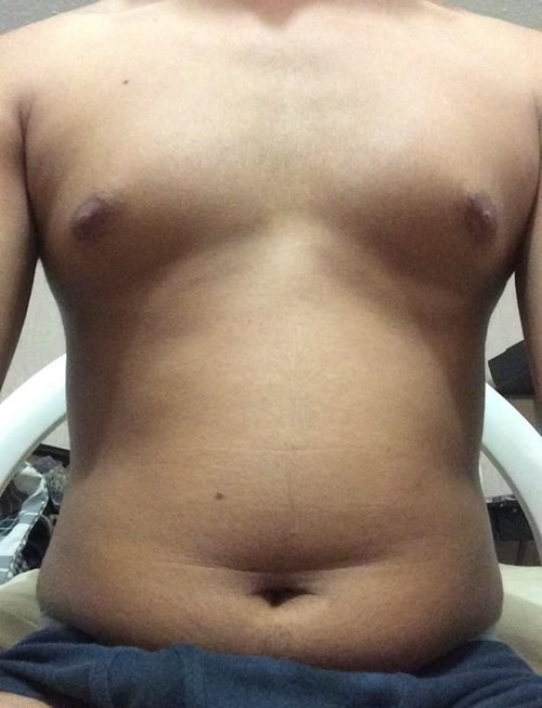 blogartus:  fatty-boy:  Fat belly growing and all my whole body is getting flabby I love the feel of