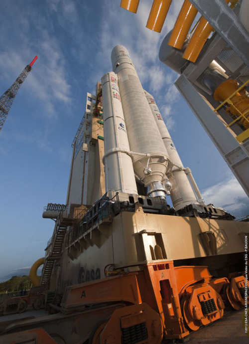 astroperlas:  Ariane 5 VA215 (Arianespace). 