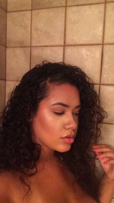 triste-luna:  I KNOW IM IN THE SHOWER BUT LOOK AT THIS CONTOUR OK 