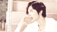 죄; hiatus