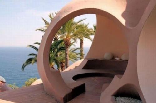 danismm:Pierre Cardins bubble house  Designed in the 70s by Hungarian architect Antti Lovag for fash