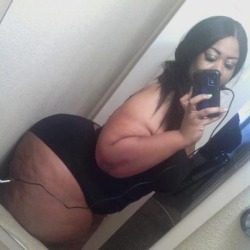 sxycurves:  smutsmoke:  husky jawn probably