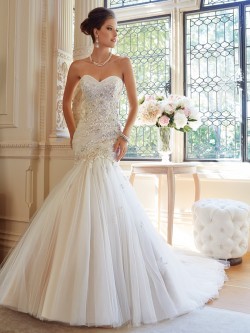 glamluxe-gala:   Dramatic Sweetheart Trumpet Lace-Up Sleeveless Wedding Dress Get more beautiful dresses at beformal.com.au