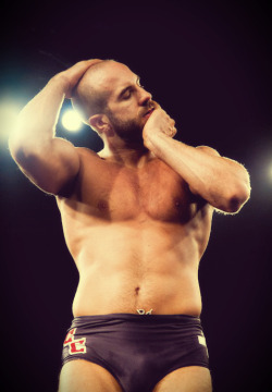 Cesaro is so handsome, really growing on