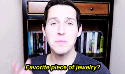 booktubes:  jessethereader: TOO MUCH INFORMATION 