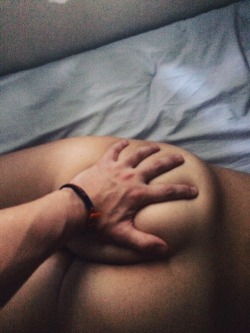 seducktiv-e:  Thursday morning, bum. 