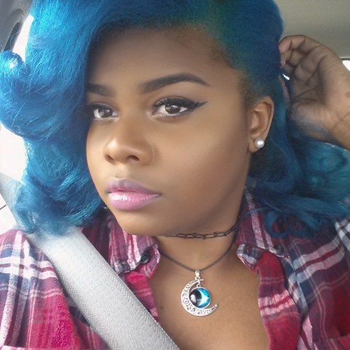 shantrinas:I couldn’t get a good picture to save my life :/ happy sunday! #me #bluehair #naturalhair