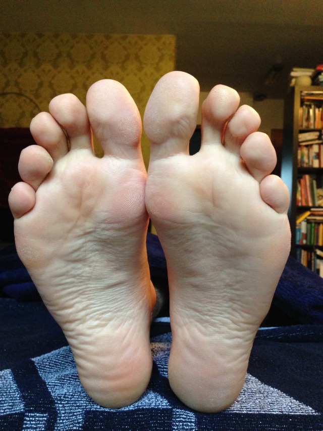 feetman80-deactivated20220409: great photos and great feet