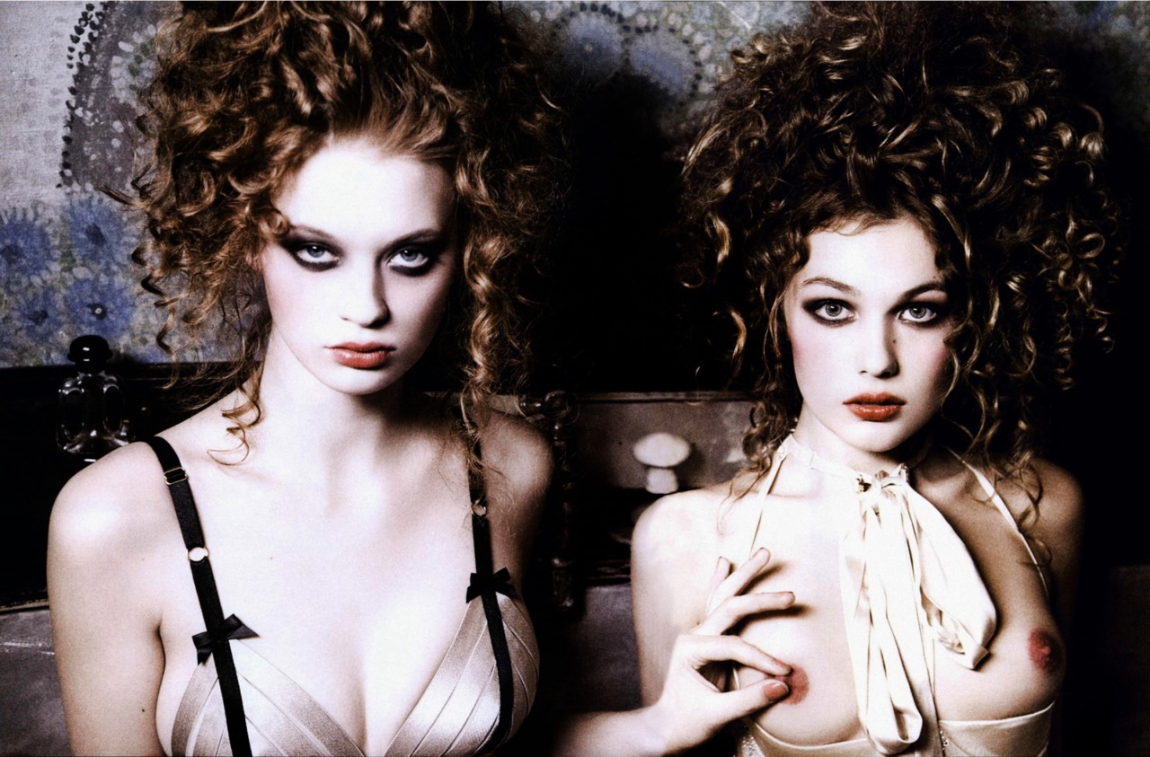 photographerellenvonunwerth:  A Naughty Fairytale by Ellen von Unwerth 