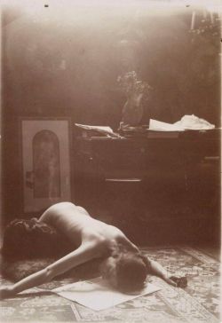 fawnvelveteen:   Medea study for a poster for Sarah Bernhardt by Alphonse Mucha, 1898  