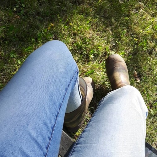 ☀️☀️☀️ #rainwellies #grass #summertime adult photos