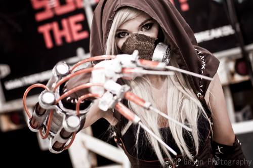 kamikame-cosplay:  Arkham Asylum Scarecrow cosplay by Kay Victoria Cosplay.Photo by: Ron Gejon Photography