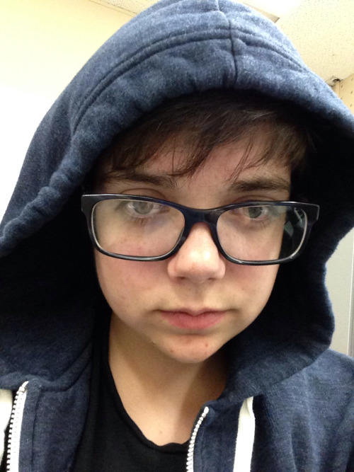 wemustbereal: Tired school selfie. Pls help me feel good abt my face. He/him.