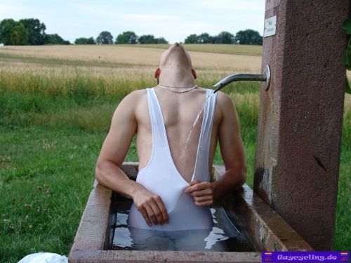 bulgemaster2:  Gaycycling_Attila21_ThePitcherGoesOftenToTheWell