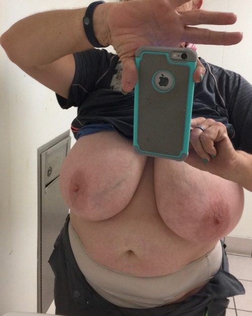saltyicepick:  For some reason I started thinking about being titty fucked at work.  Next thing I know I’m rubbing one out.