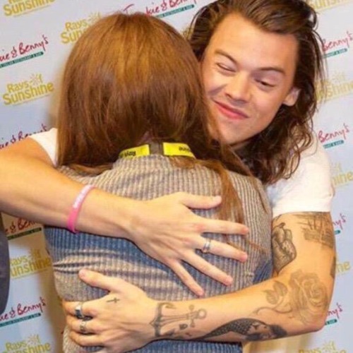 greenbaypackersbeanie:  that squinty thing he does with his face when he hugs someone :( 