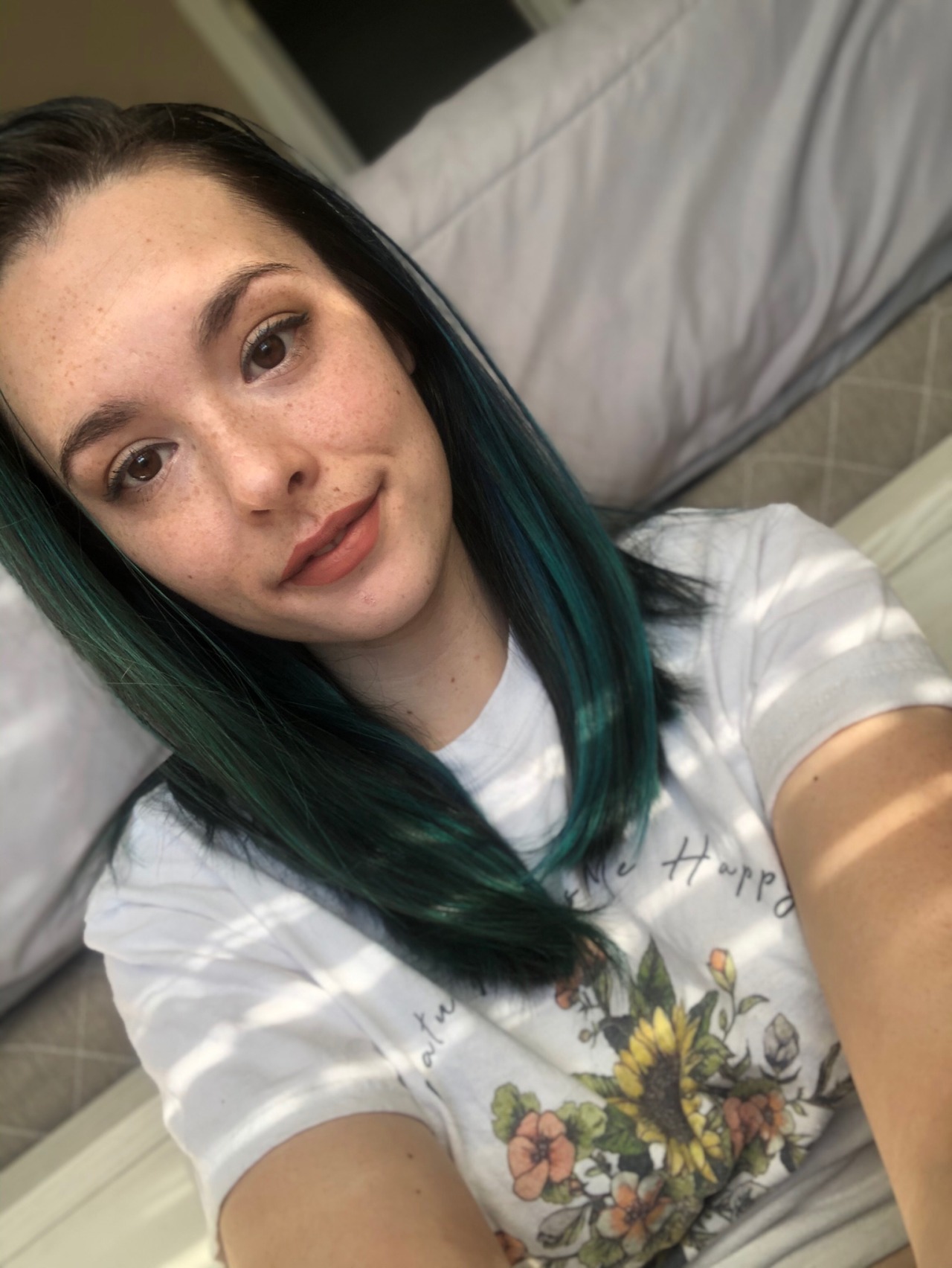 spicy-vagina-tacos:Hi I love my blue hair 