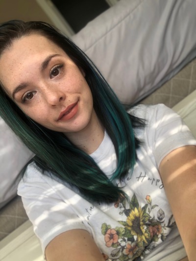 spicy-vagina-tacos:Hi I love my blue hair 