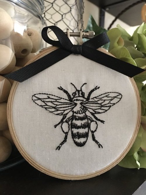 Bee Mini Hoop //SassafrasHome