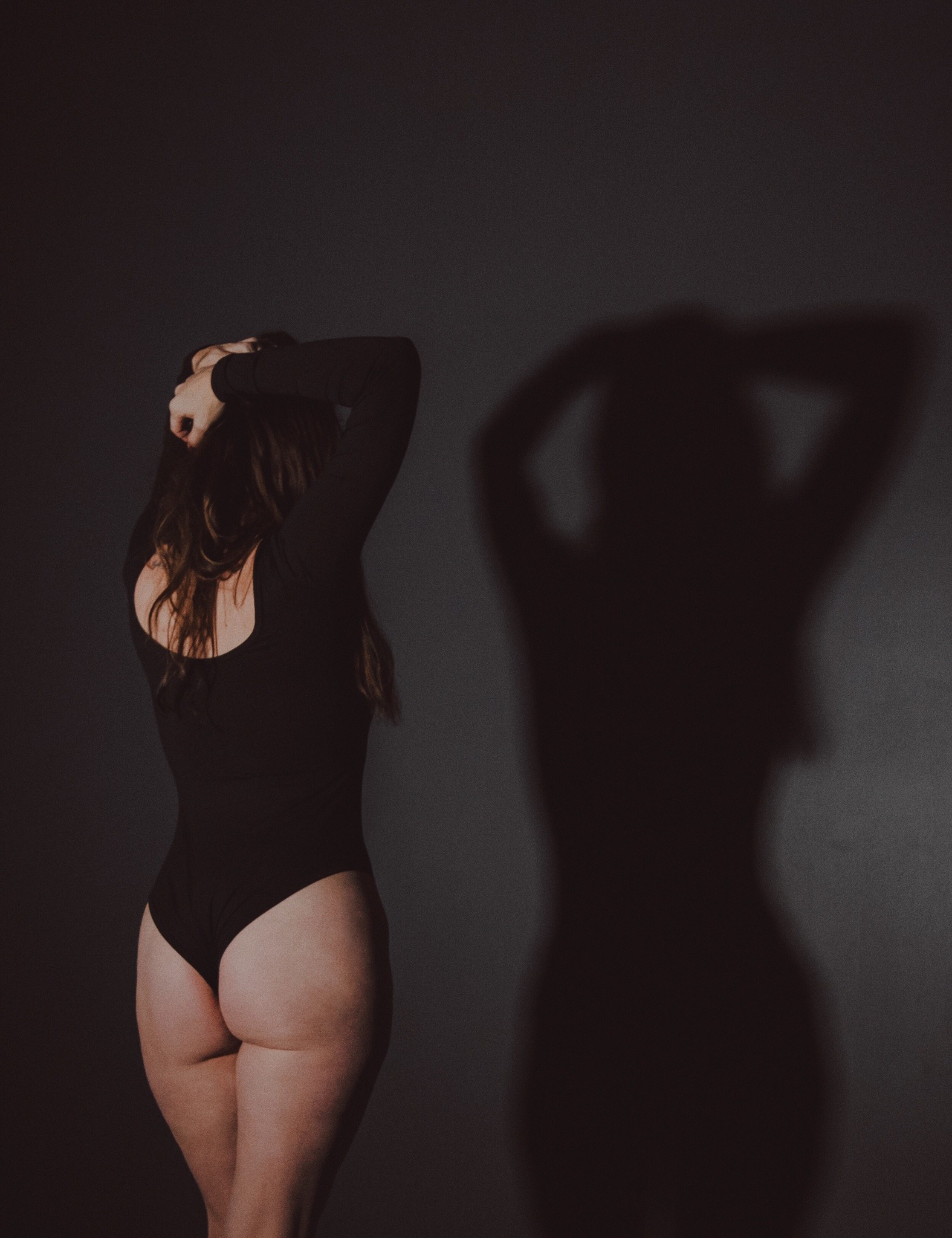 hippiesweetness:Alexa, play “King of Shadow-Kat Cunning”  🖤