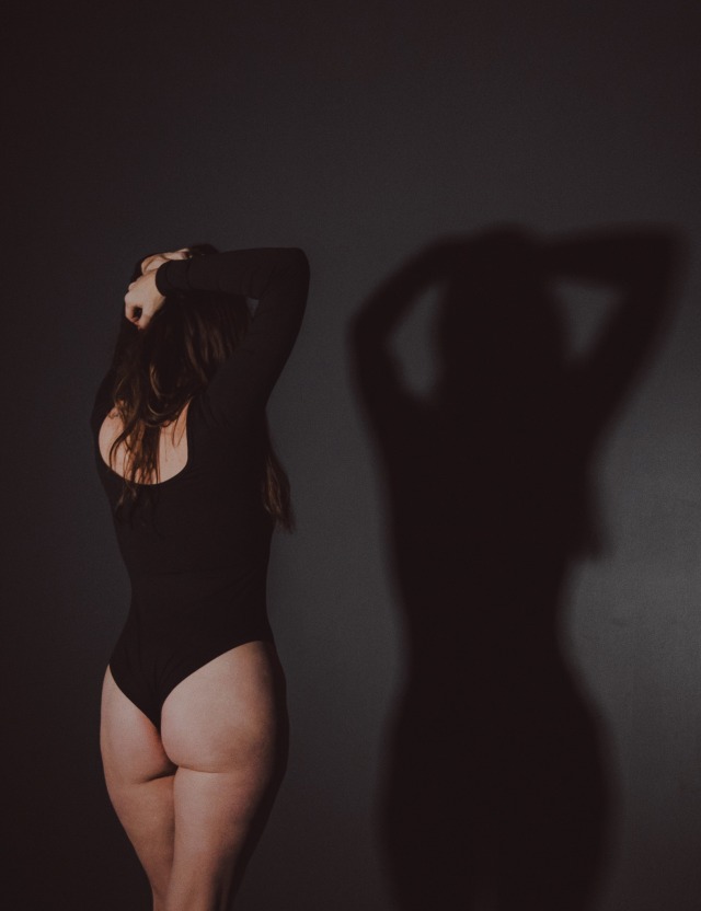 hippiesweetness:Alexa, play “King of Shadow-Kat Cunning”  🖤