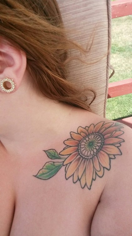Sex tattoos-org:  Sunflower tattoo by Laura pictures