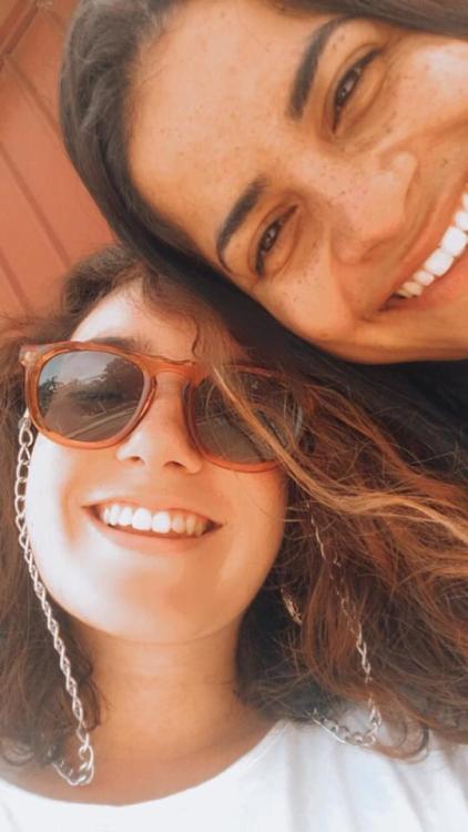 sugartardia: Talvez ela saiba de cor  Tudo que eu preciso sentir  Pedra preciosa de olha  Ela s&oacu