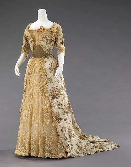 fashionologyextraordinaire:   Empress Maria Feodorovna’s dress 1894  Saved from: www.pinterest.com 