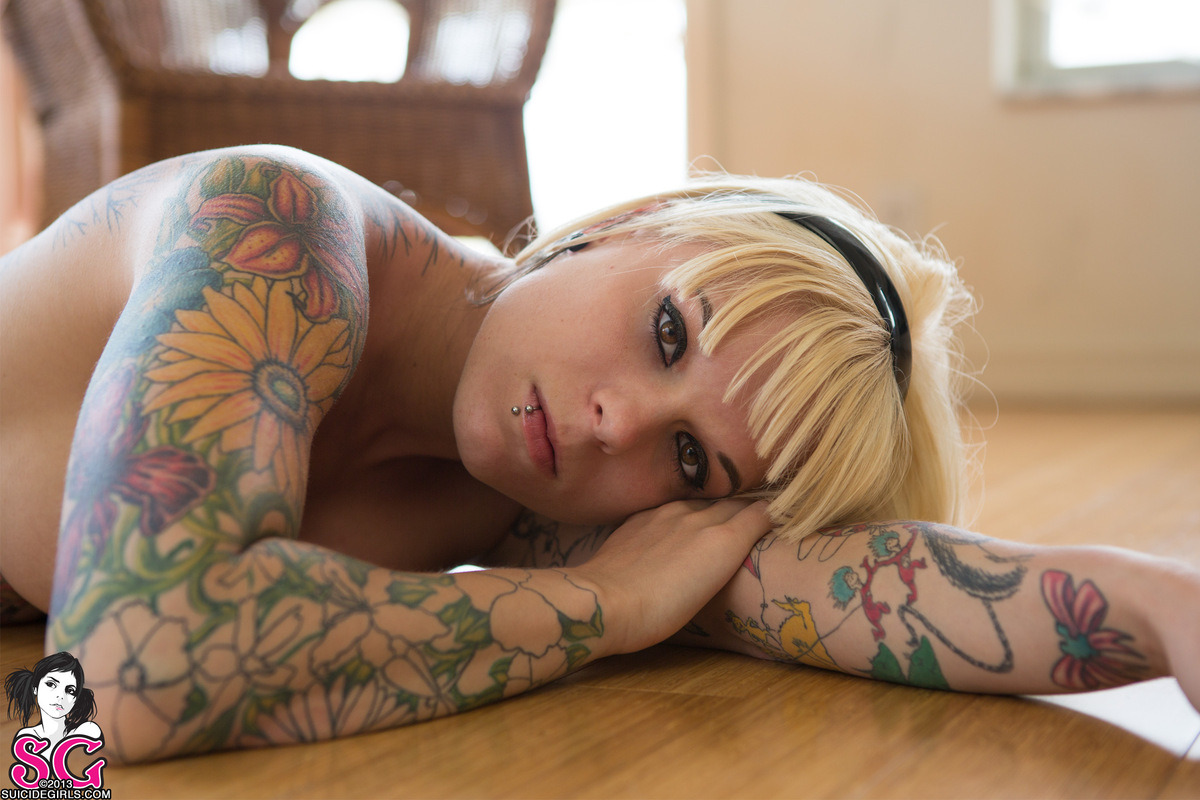 beautifulgirlsmakemesuicidal:  Toxic Suicide 