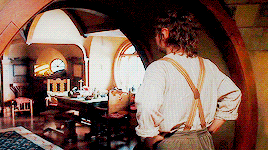 sansarya:[Make me choose] Anon asked: Bilbo or Frodo Baggins?„Ifany of you are ever passing Bag-End…