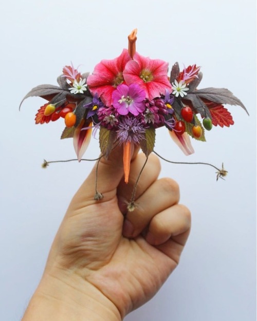 thedesigndome: Exotic Origami Cranes by Cristian Marianciuc Cristian Marianciuc transforms mere piec