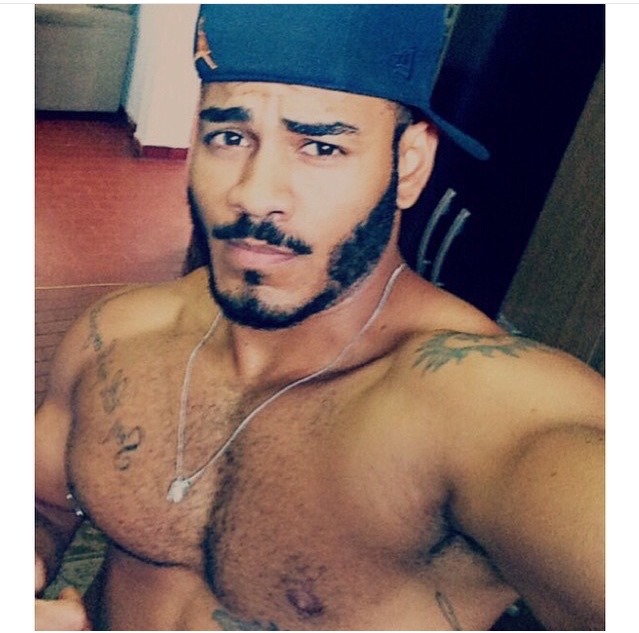 roheartlessro:  Sexy 😍😍😍