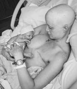 diaryofakanemem:  history-and-psychopathy:  This is the definition of strength, love and pure raw beauty. Mom was diagnosed with stage three breast cancer halfway through her pregnancy with her baby. She had one breast removed and underwent chemotherapy