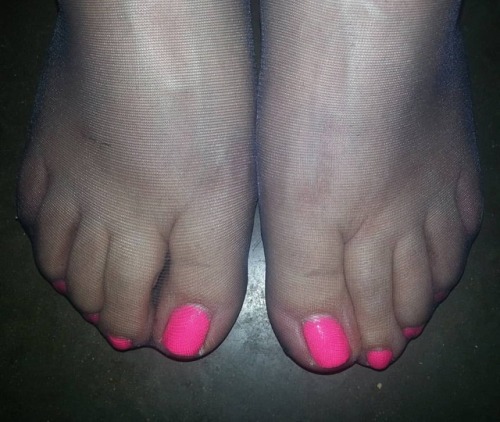 Simple, sexy elegance of My #feet in #pantyhose #navypantyhose #feetkiss #footcloseup #footworship #