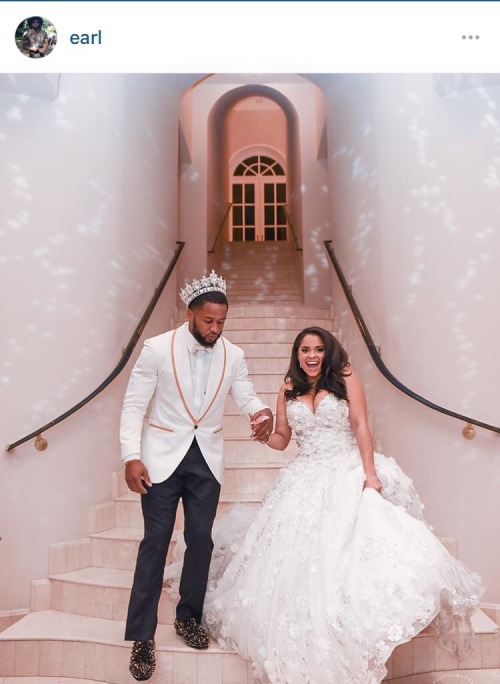 diekingdomcome: colorfulqueers:frontpagewoman:Seattle Seahawks safety, Earl Thomas got married weari