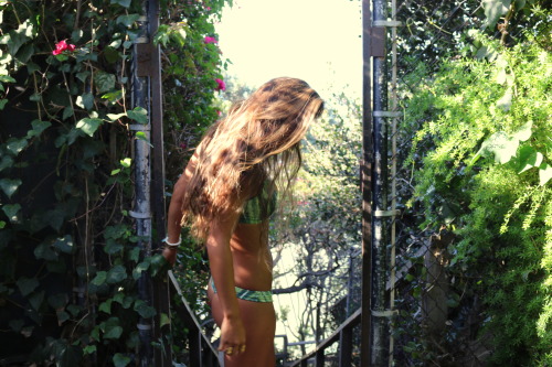 erynkrouse:  secret pathways to the beach in my #midoribikinis