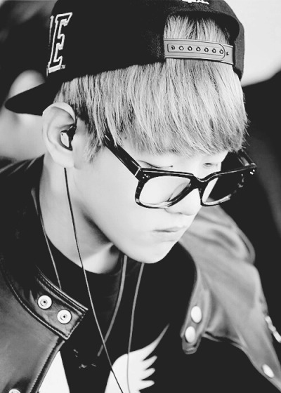 KPOP in Black and white: Photo