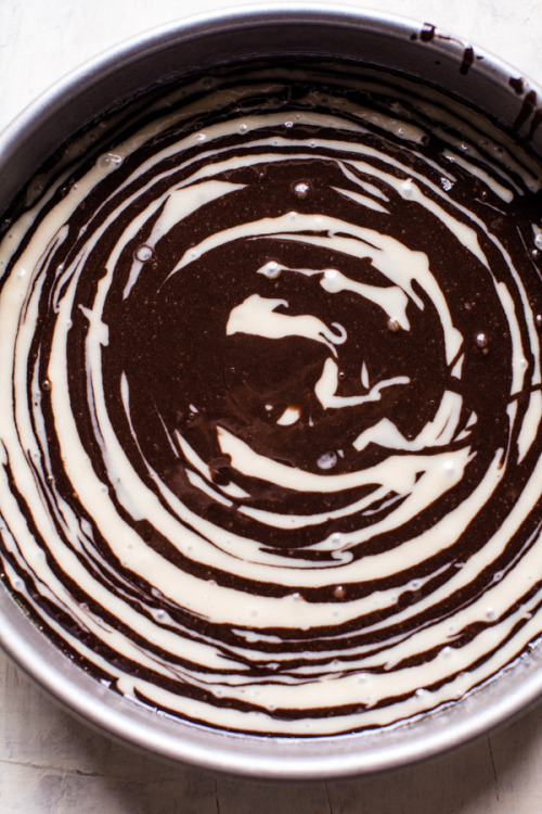 likingthistoomuch:elennemigo:therealbucky05:sweetoothgirl:Chocolate Layered Zebra Mousse CakeI need 