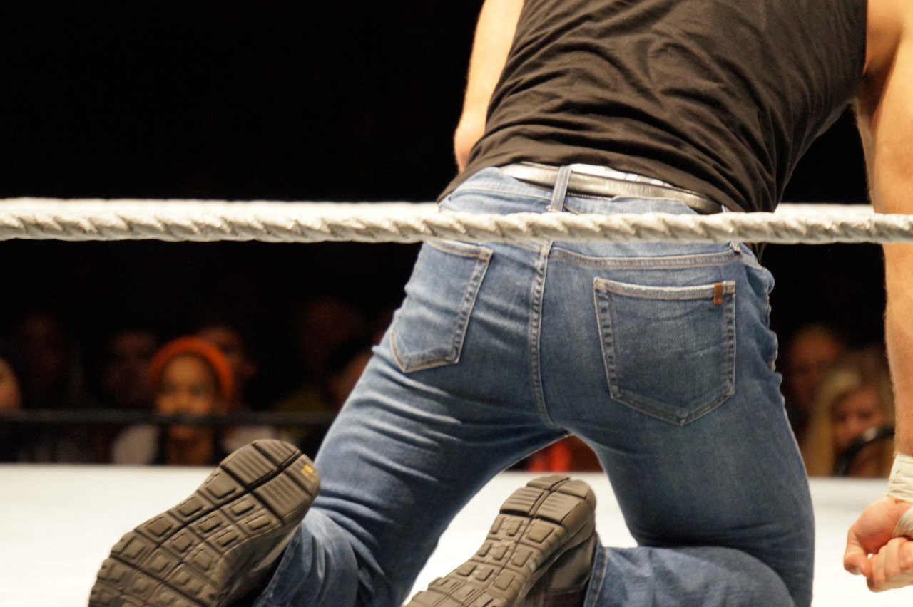 bobbysgirl777:    Some of my best Dean Ambrose and Ambooty shots from tonight at