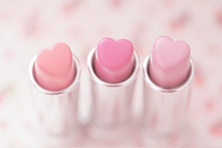 littlethingsiadmire:  Cute Lippies! We Heart It. 