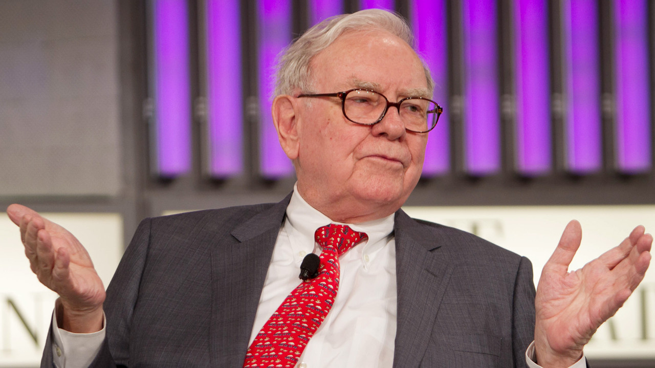 fastcompany:
“ The Takeaway from Warren Buffett’s Office Hours: ”Find the job you would have if you were independently rich. Associate with people you love doing what you love,” Buffett says. “How can it be any better?”
Here are 5 Lessons From Warren...